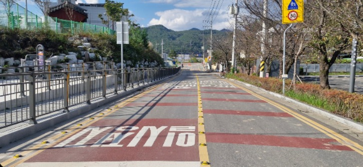 경남 합천군 용주면 초등학교 앞 도로.jpg